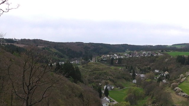 64-blick-auf-virneburg-vom-bergpfad